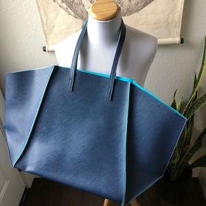 ☀️ Vince Camuto Oversized Tote